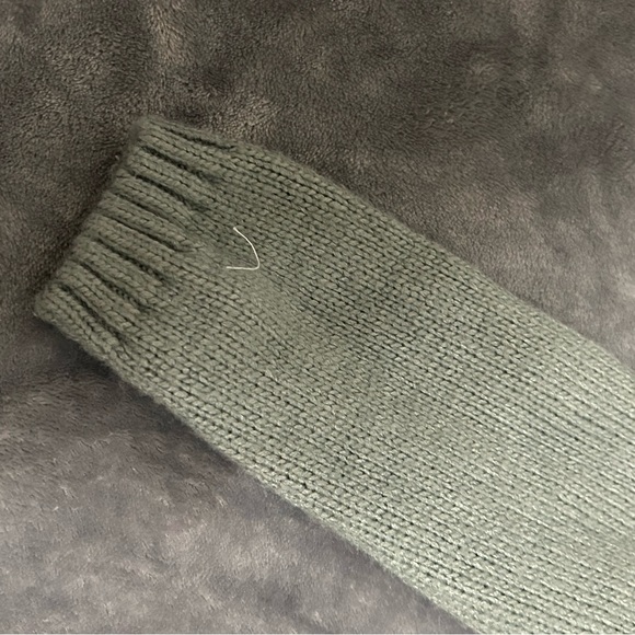 green crop knit sweater - Picture 2 of 4